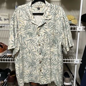 Tommy Bahama 100% silk men’s short sleeve camp shirt